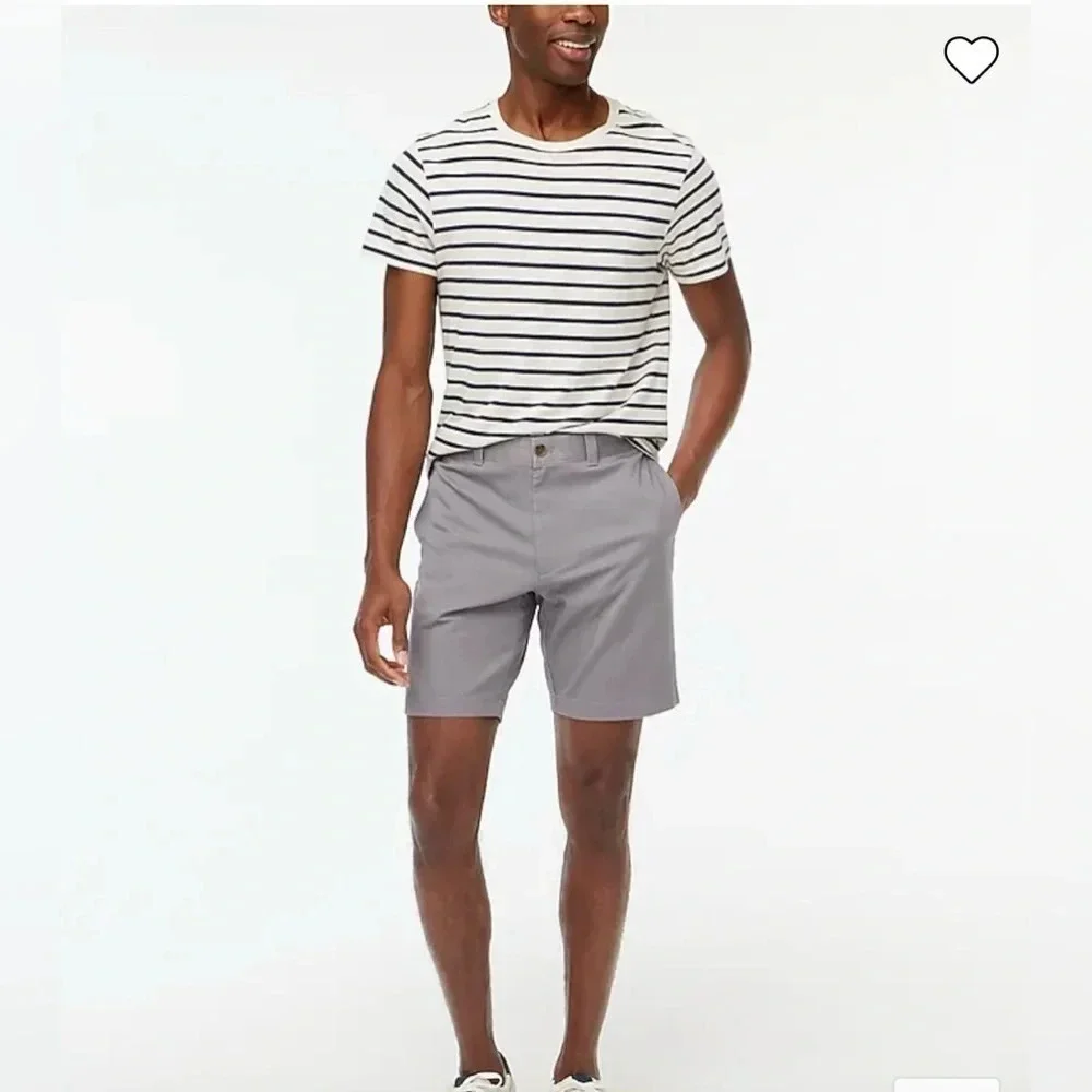 J crew Men’s gray shorts. Size 33, Good condition Waist 17”, Inseam 9”